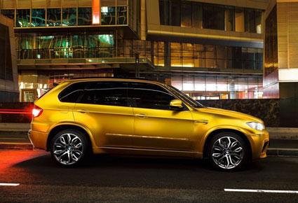BMW X5 مغلفة بالذهب في شوارع روسيا